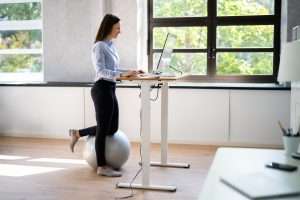 11 Evidence-Based Health Benefits Of Standing Desks